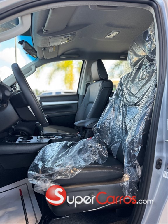 2026 Toyota Hilux SRX — foto 9 / 10