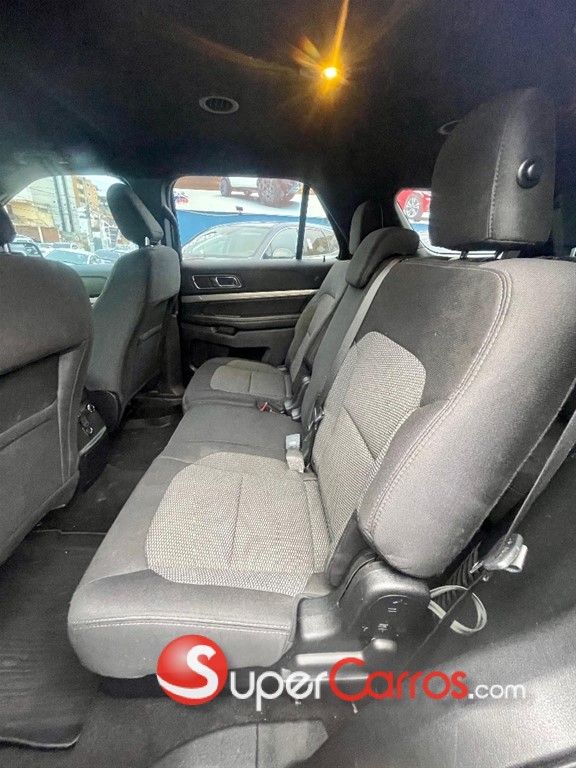 2019 Ford Explorer — foto 8 / 12