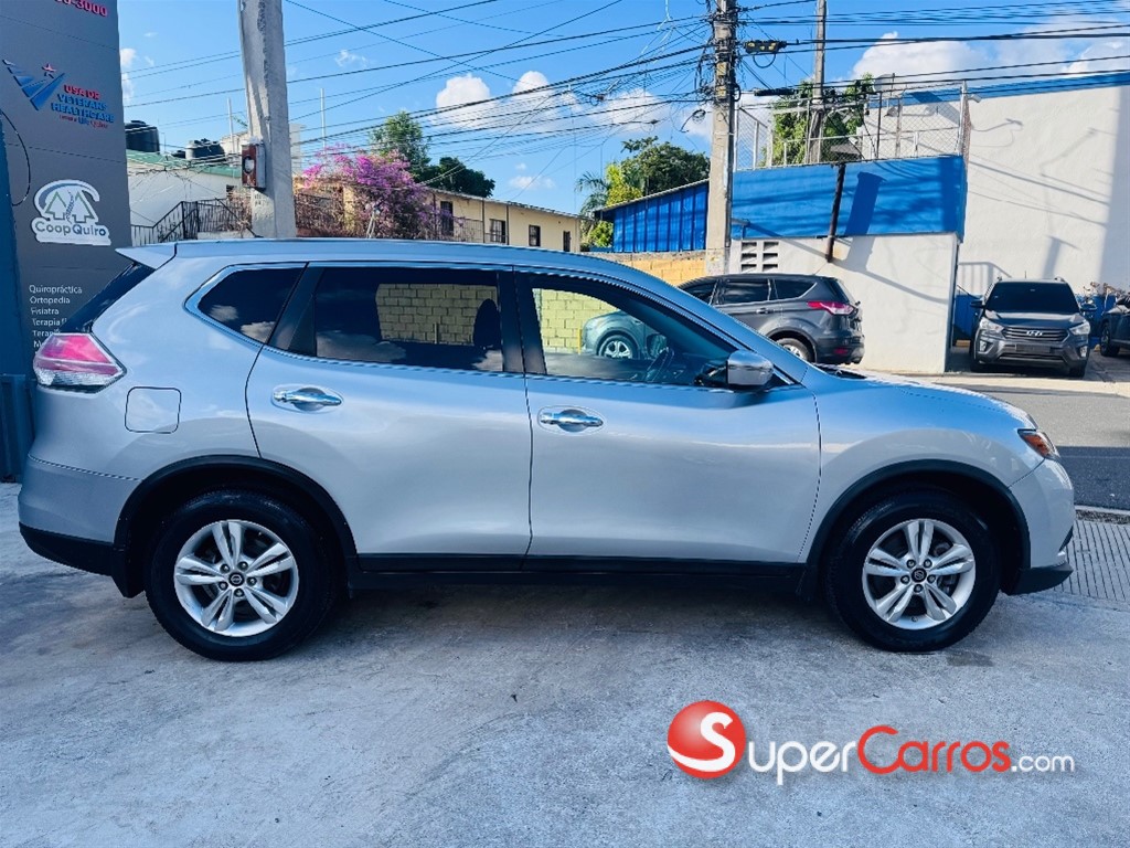 2015 Nissan Rogue SV — foto 6 / 12