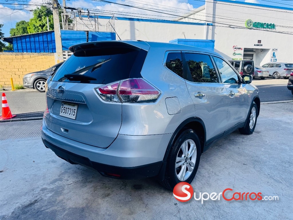 2015 Nissan Rogue SV — foto 7 / 12