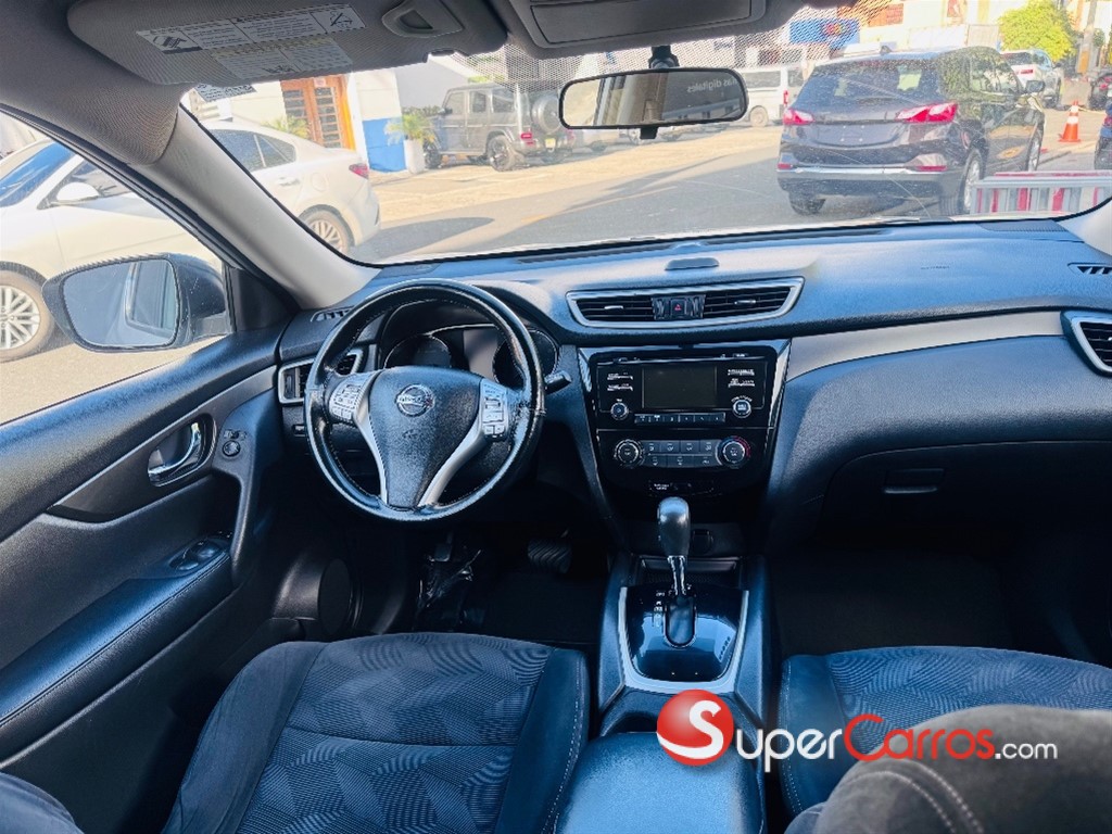 2015 Nissan Rogue SV — foto 8 / 12