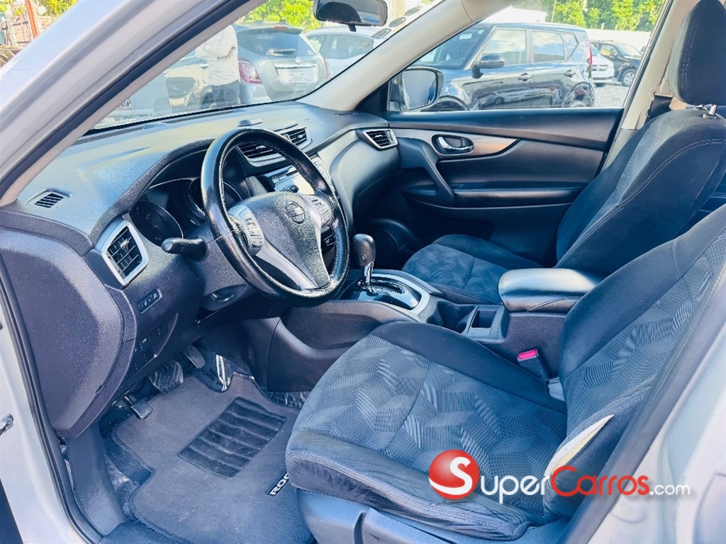 2015 Nissan Rogue SV — foto 9 / 12