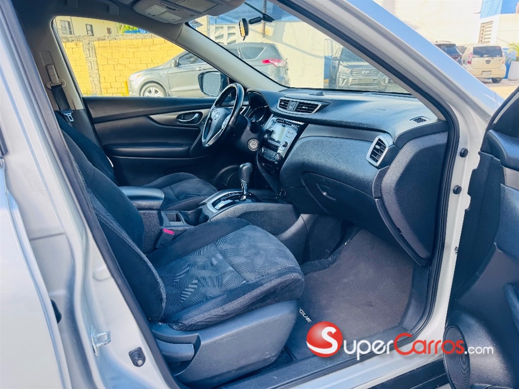 2015 Nissan Rogue SV — foto 10 / 12