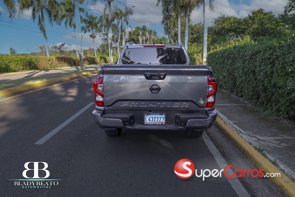 2022 Nissan Frontier LE — foto 9 / 11