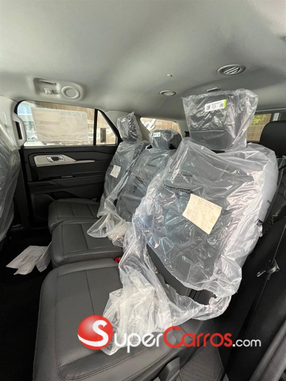 2025 Ford Explorer Active — foto 6 / 9