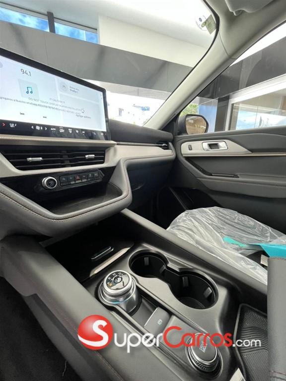 2025 Ford Explorer Active — foto 8 / 9