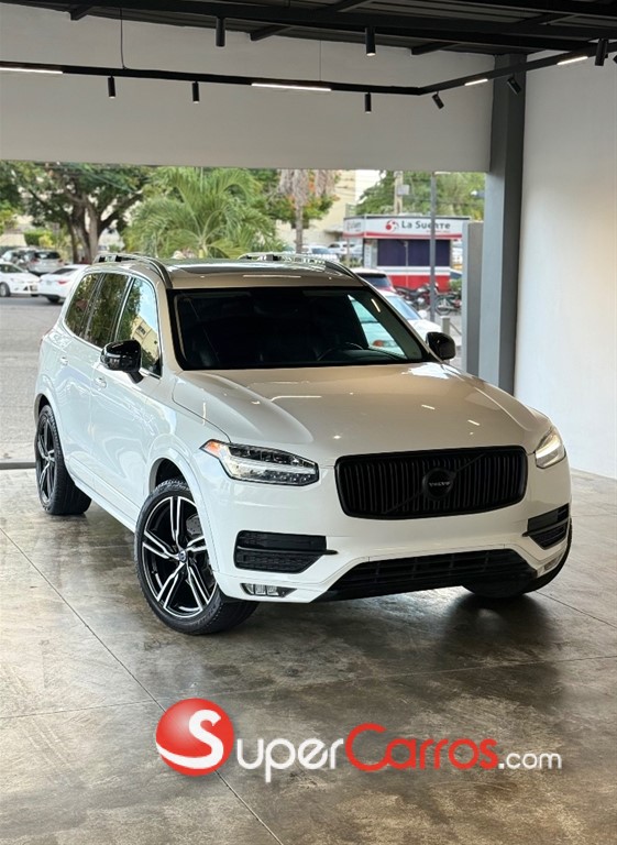2019 Volvo XC90 Momentum T6