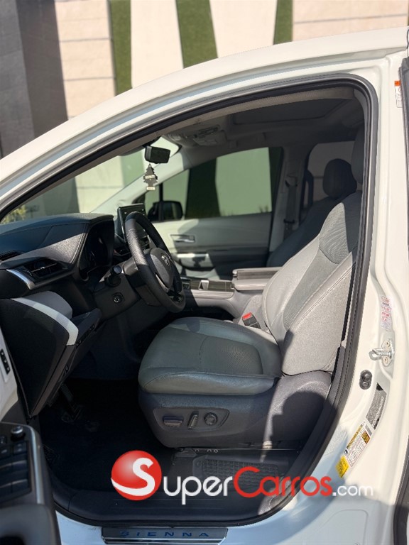 2021 Toyota Sienna Limited — foto 8 / 12