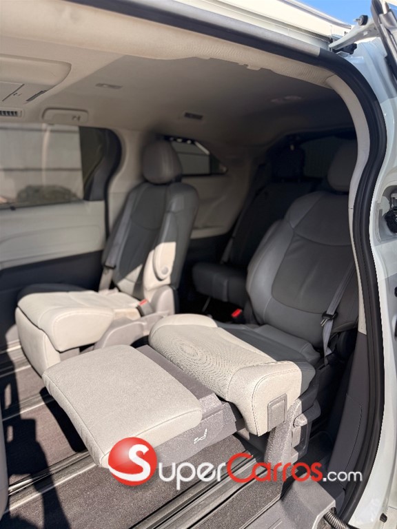 2021 Toyota Sienna Limited — foto 9 / 12