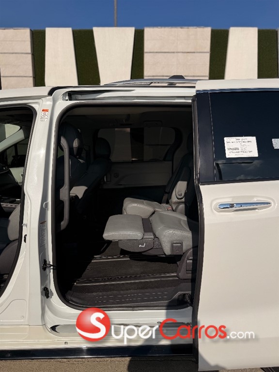 2021 Toyota Sienna Limited — foto 10 / 12