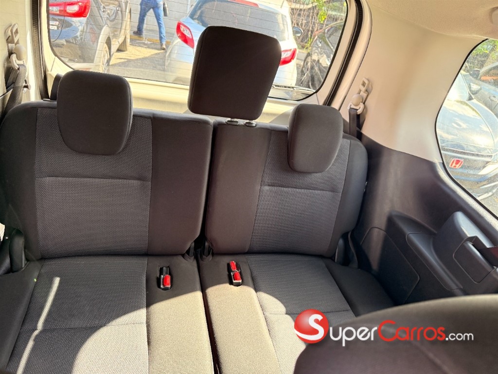 2020 Nissan Serena — foto 6 / 12