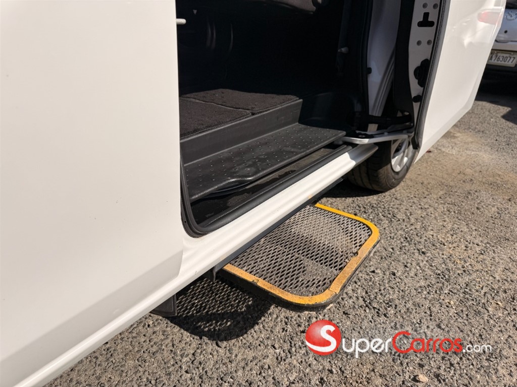2020 Nissan Serena — foto 9 / 12
