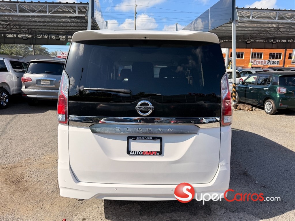 2020 Nissan Serena — foto 11 / 12