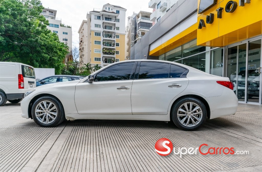 2016 Infiniti Q-50 — foto 4 / 9