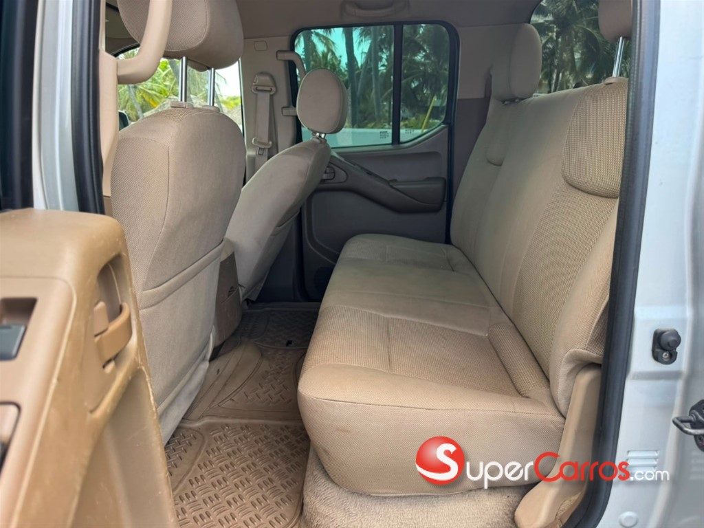 2011 Nissan Navara LE — foto 4 / 12