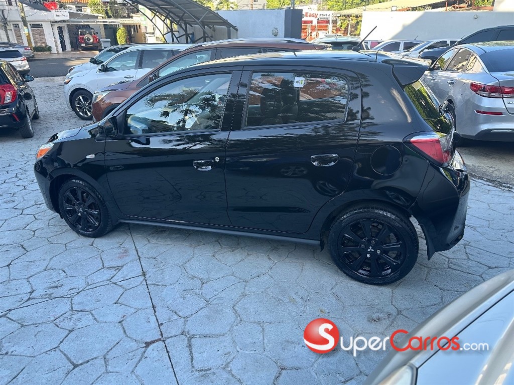 2022 Mitsubishi Motors Mirage Black Edition — foto 5 / 12