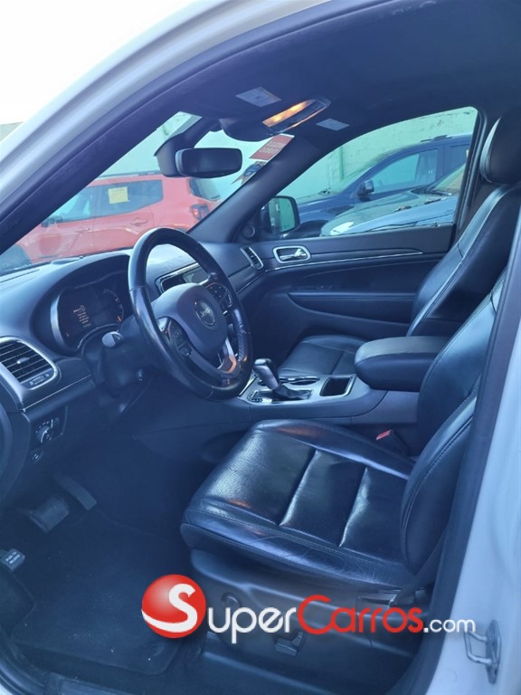 2020 Jeep Grand Cherokee Limited — foto 8 / 12