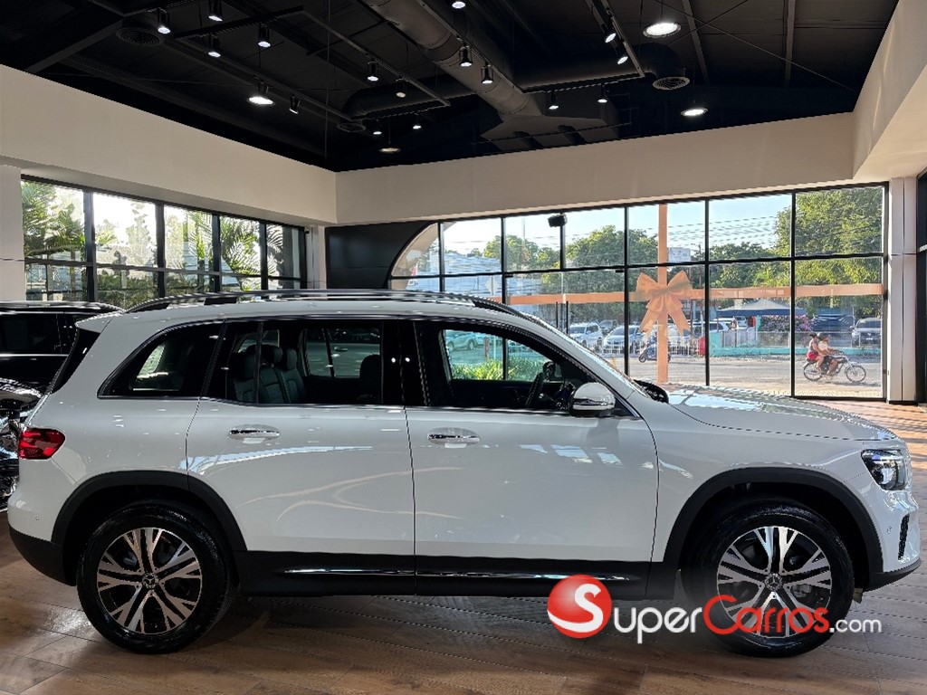 2025 Mercedes-Benz Clase GLB 200 Progressive — foto 2 / 9