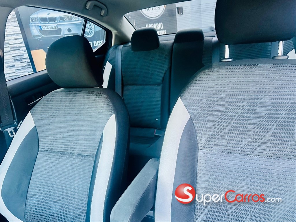 2020 Nissan Versa SV — foto 8 / 12