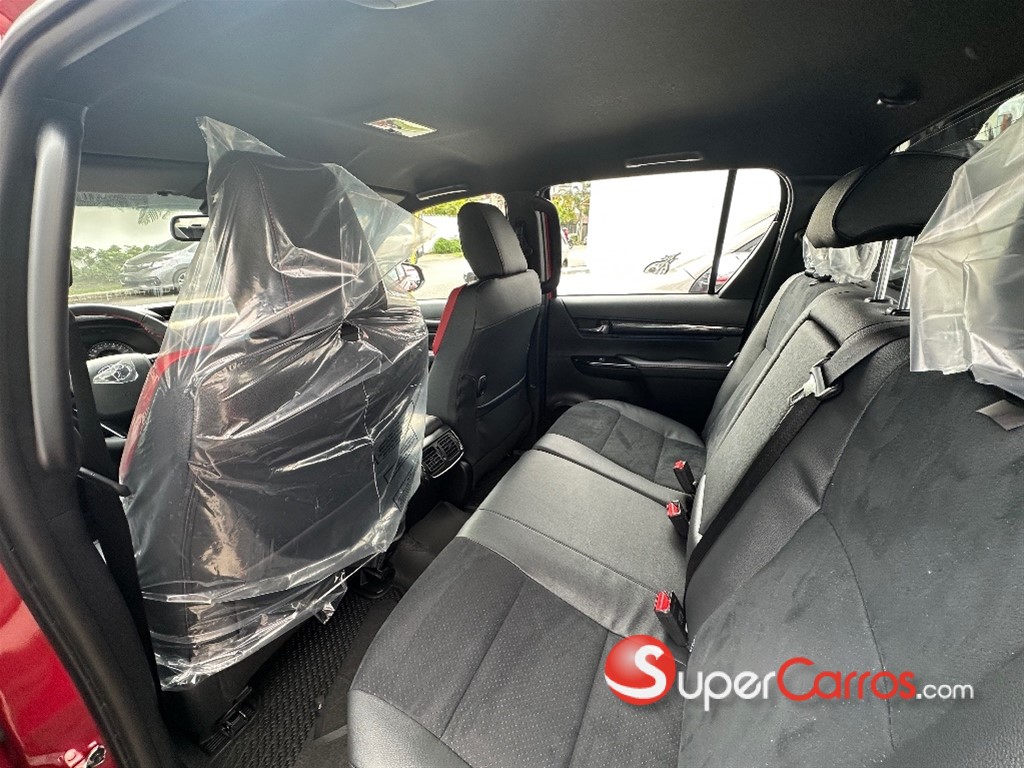 2026 Toyota Hilux GR Sport — foto 8 / 9