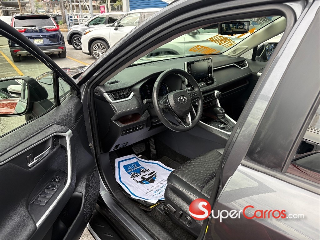 2019 Toyota RAV4 Limited Hybrid — foto 8 / 10