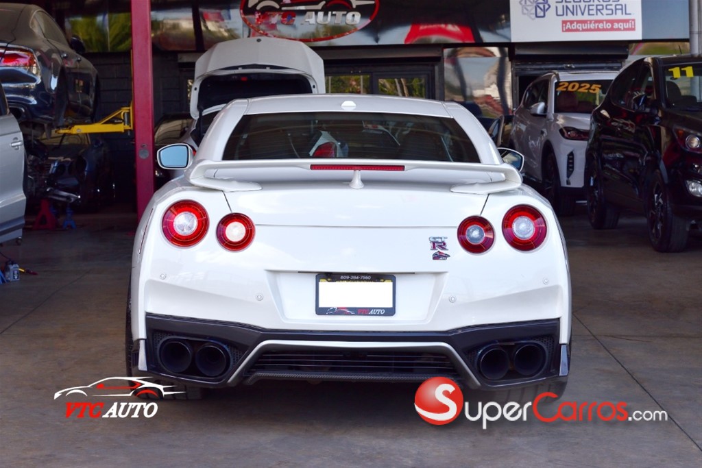 2009 Nissan GT-R Black Edition — foto 4 / 12