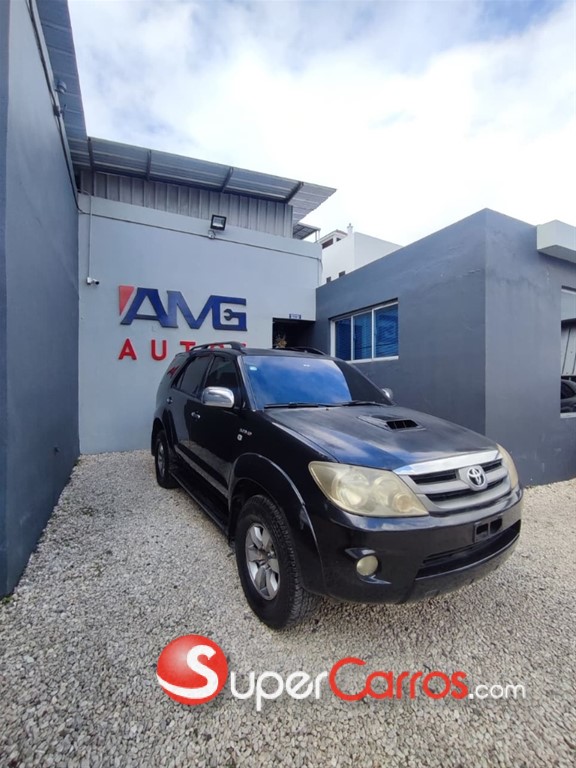2009 Toyota Fortuner — foto 2 / 8