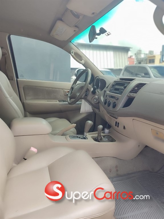 2009 Toyota Fortuner — foto 5 / 8