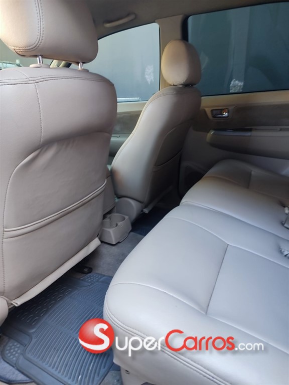 2009 Toyota Fortuner — foto 6 / 8