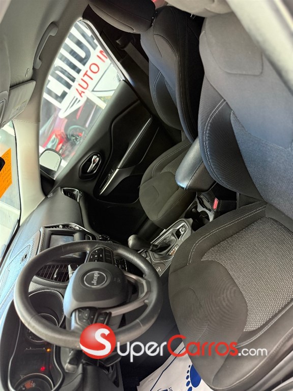 2019 Jeep Cherokee Latitude Plus — foto 5 / 7