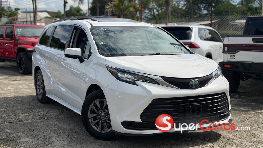 2021 Toyota Sienna LE — foto 8 / 12
