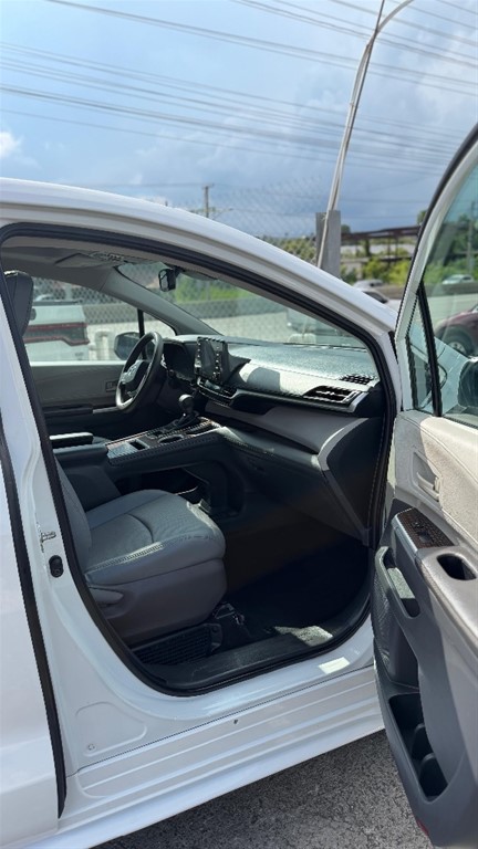 2021 Toyota Sienna LE — foto 11 / 12