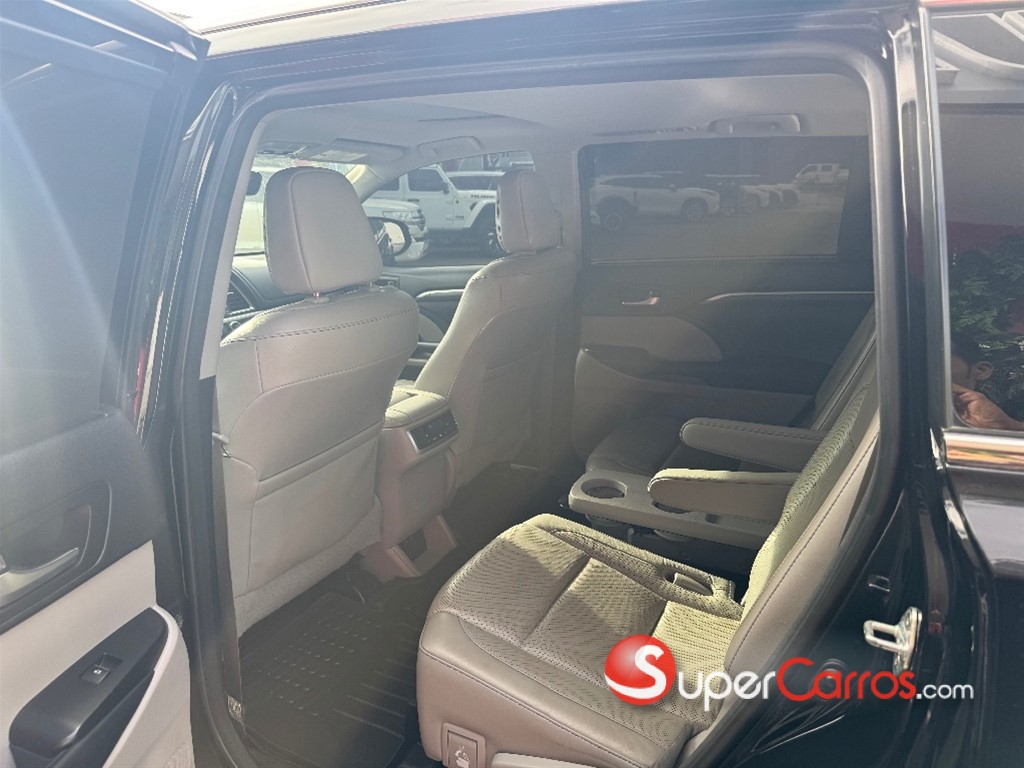 2018 Toyota Highlander Limited — foto 9 / 11