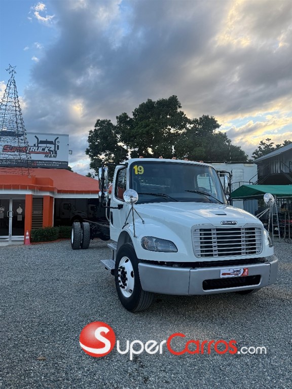 2019 Freightliner M2