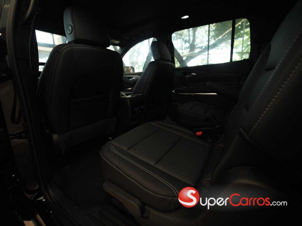 2026 Chevrolet Traverse LT — foto 3 / 9