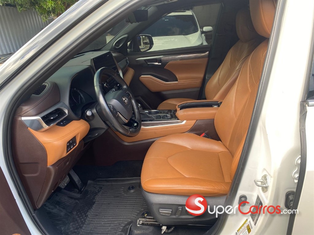 2020 Toyota Highlander Platinum — foto 5 / 9