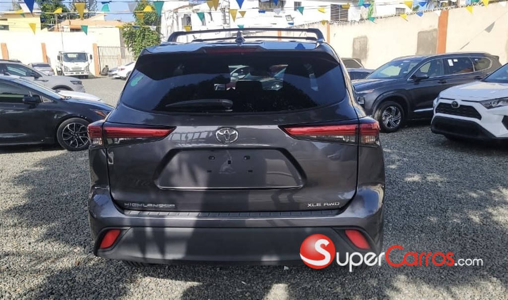 2021 Toyota Highlander XLE — foto 8 / 12