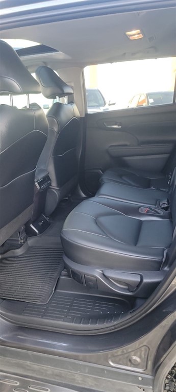 2021 Toyota Highlander XLE — foto 10 / 12