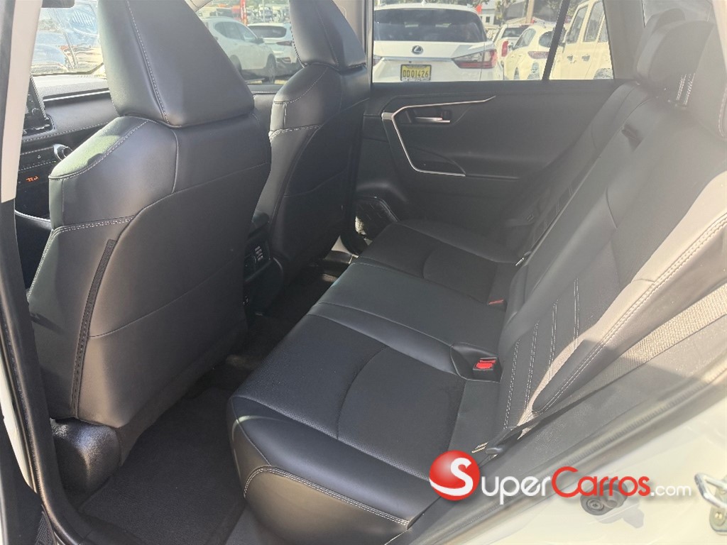 2020 Toyota RAV4 Limited — foto 8 / 9