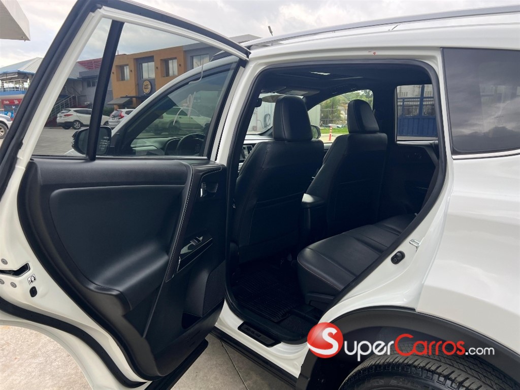 2018 Toyota RAV4 SE — foto 8 / 11