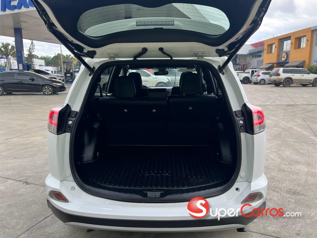 2018 Toyota RAV4 SE — foto 9 / 11