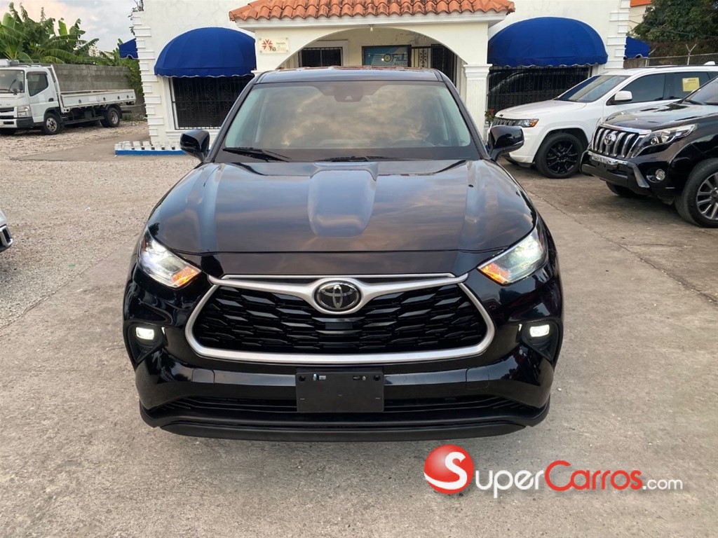 2021 Toyota Highlander LE — foto 2 / 9