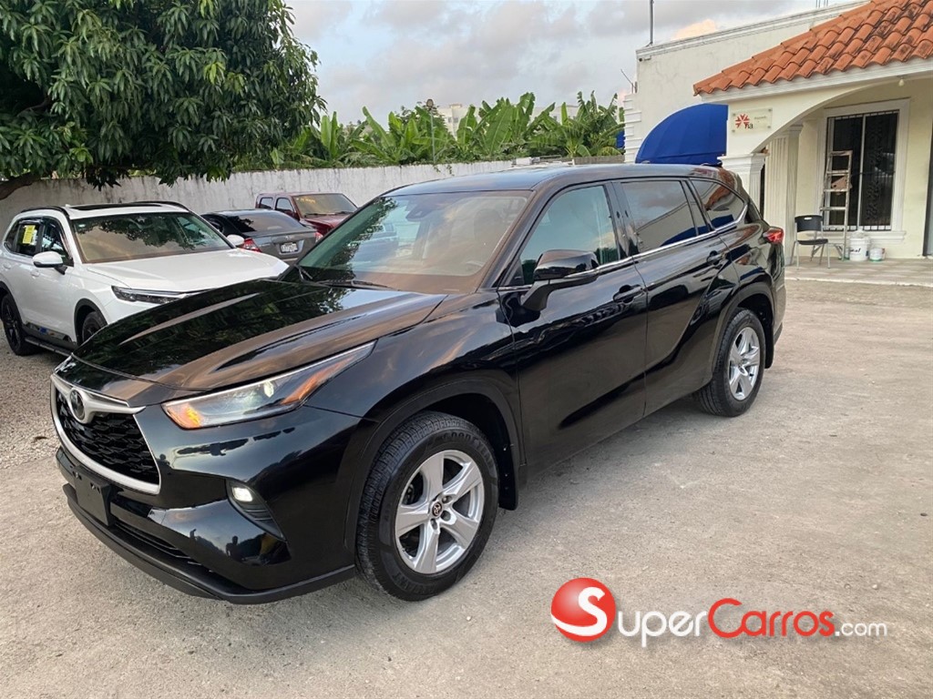 2021 Toyota Highlander LE — foto 3 / 9
