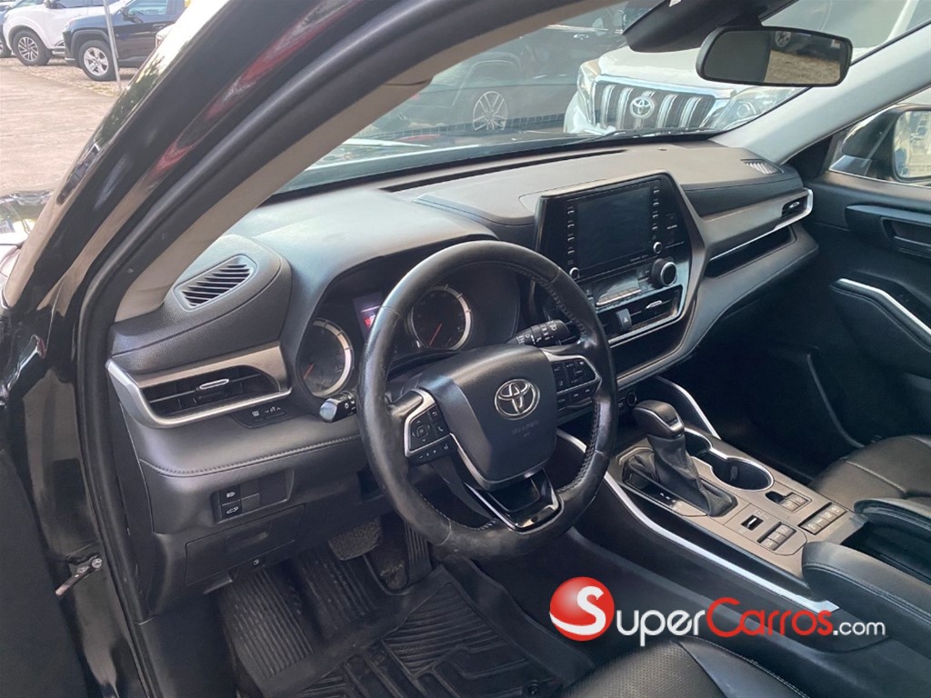 2021 Toyota Highlander LE — foto 5 / 9