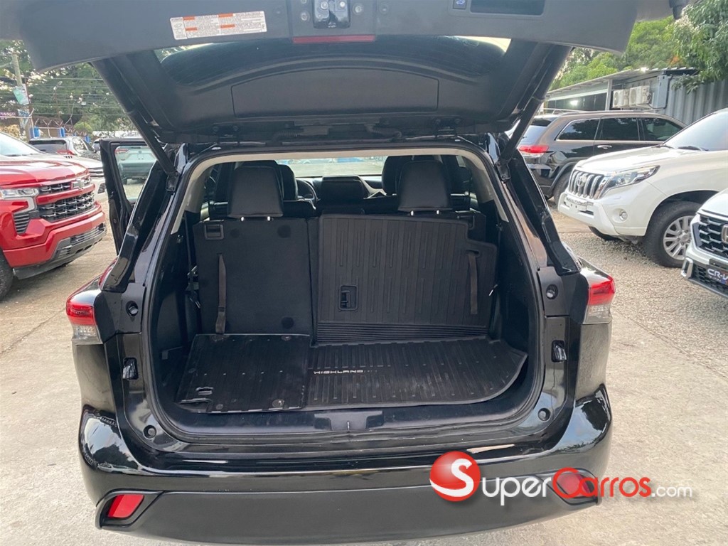2021 Toyota Highlander LE — foto 6 / 9