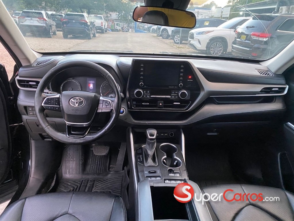 2021 Toyota Highlander LE — foto 8 / 9