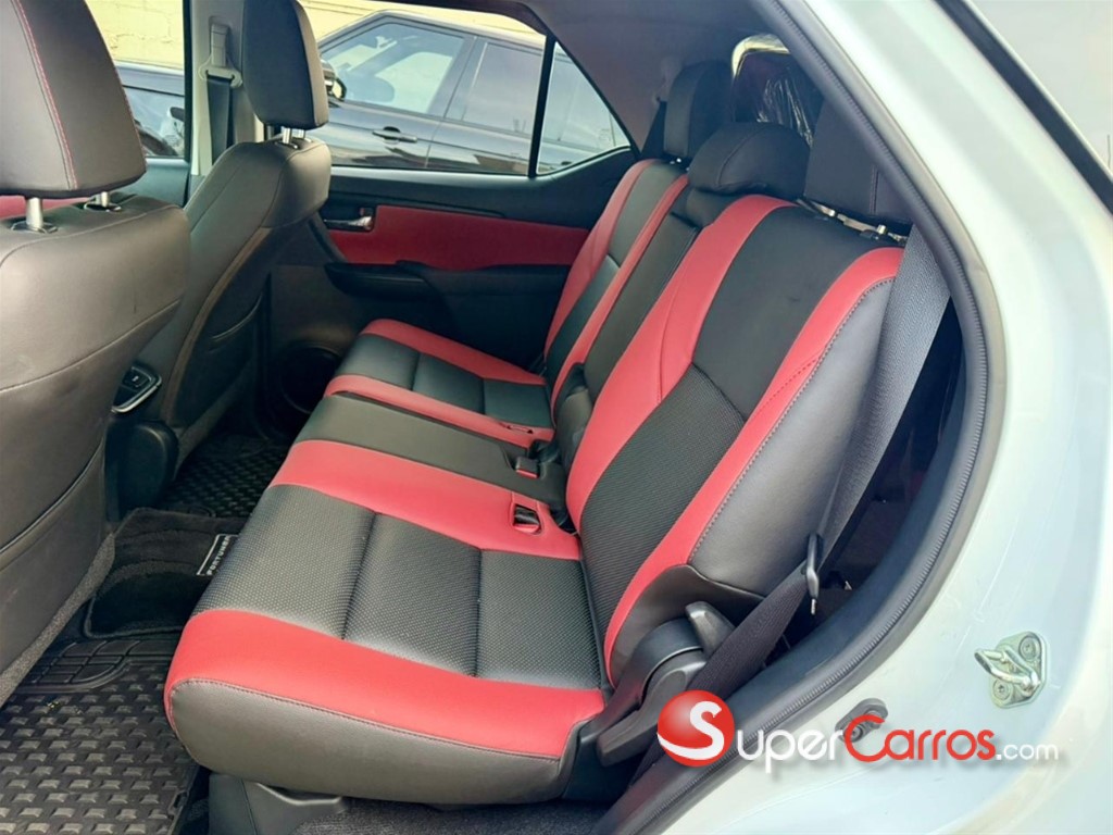 2025 Toyota Fortuner — foto 4 / 10