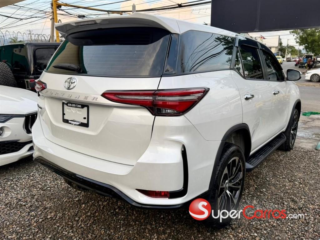 2025 Toyota Fortuner — foto 5 / 10