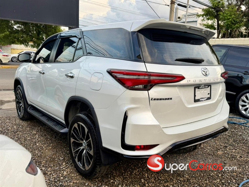 2025 Toyota Fortuner — foto 6 / 10