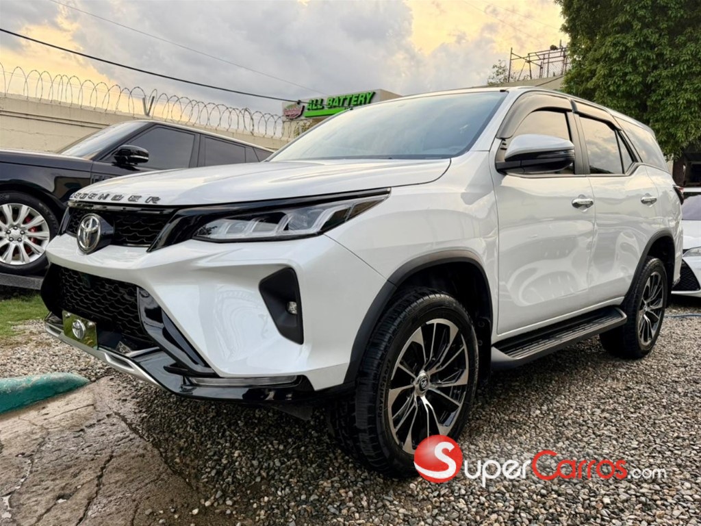 2025 Toyota Fortuner — foto 9 / 10